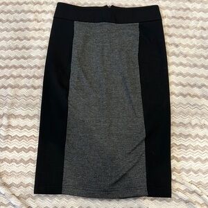 Miss Tina by Tina Knowles black pencil skirt with panels. Womens size 4.